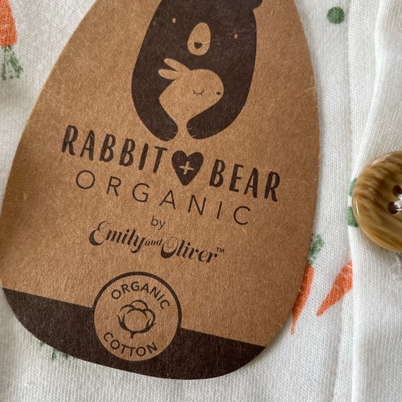 SOLD🥕 NWT Organic Cotton Carrot Long sleeve onesie with brown buttons - Picture 5 of 6